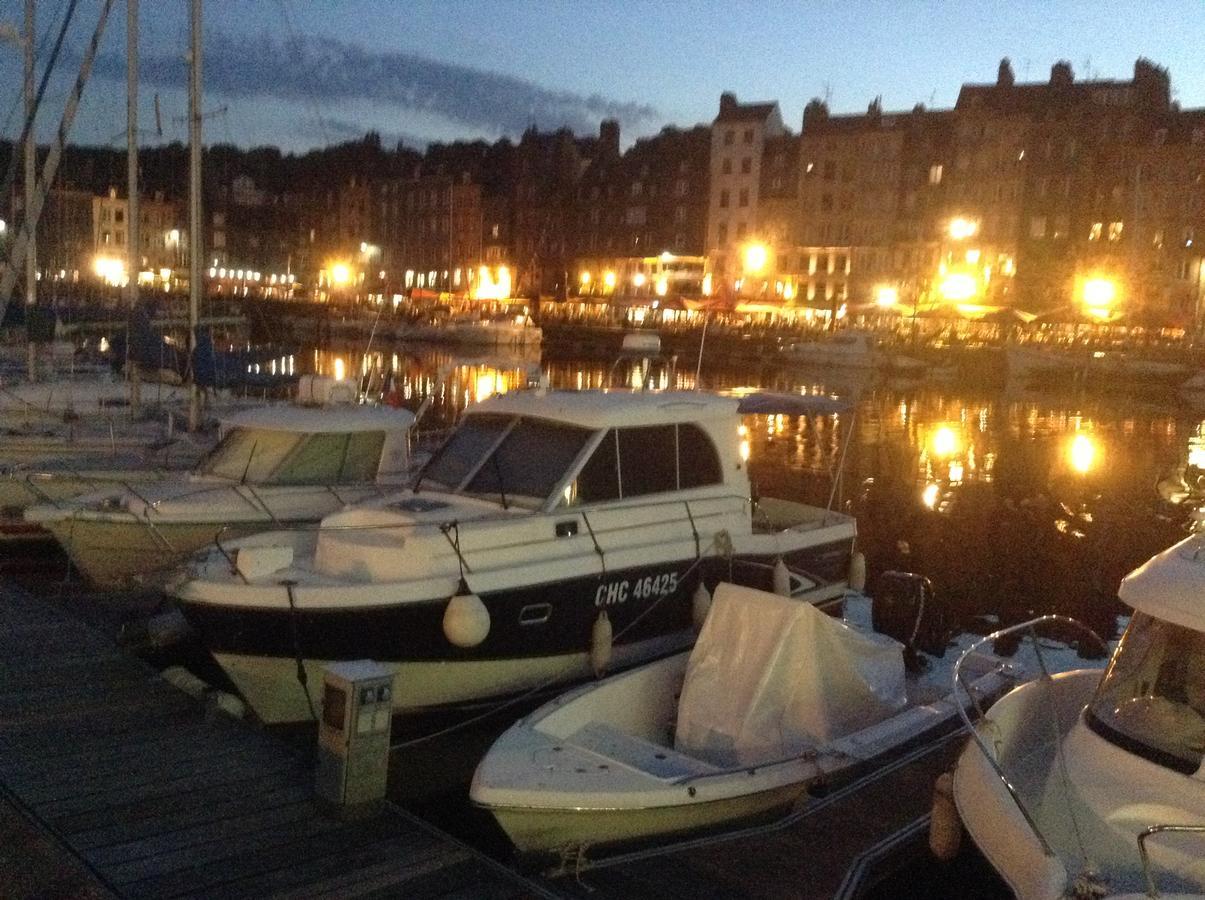 Lamaison Du Phare Honfleur Chambres D'Hotes Et Jacuzzi Prive Exteriér fotografie